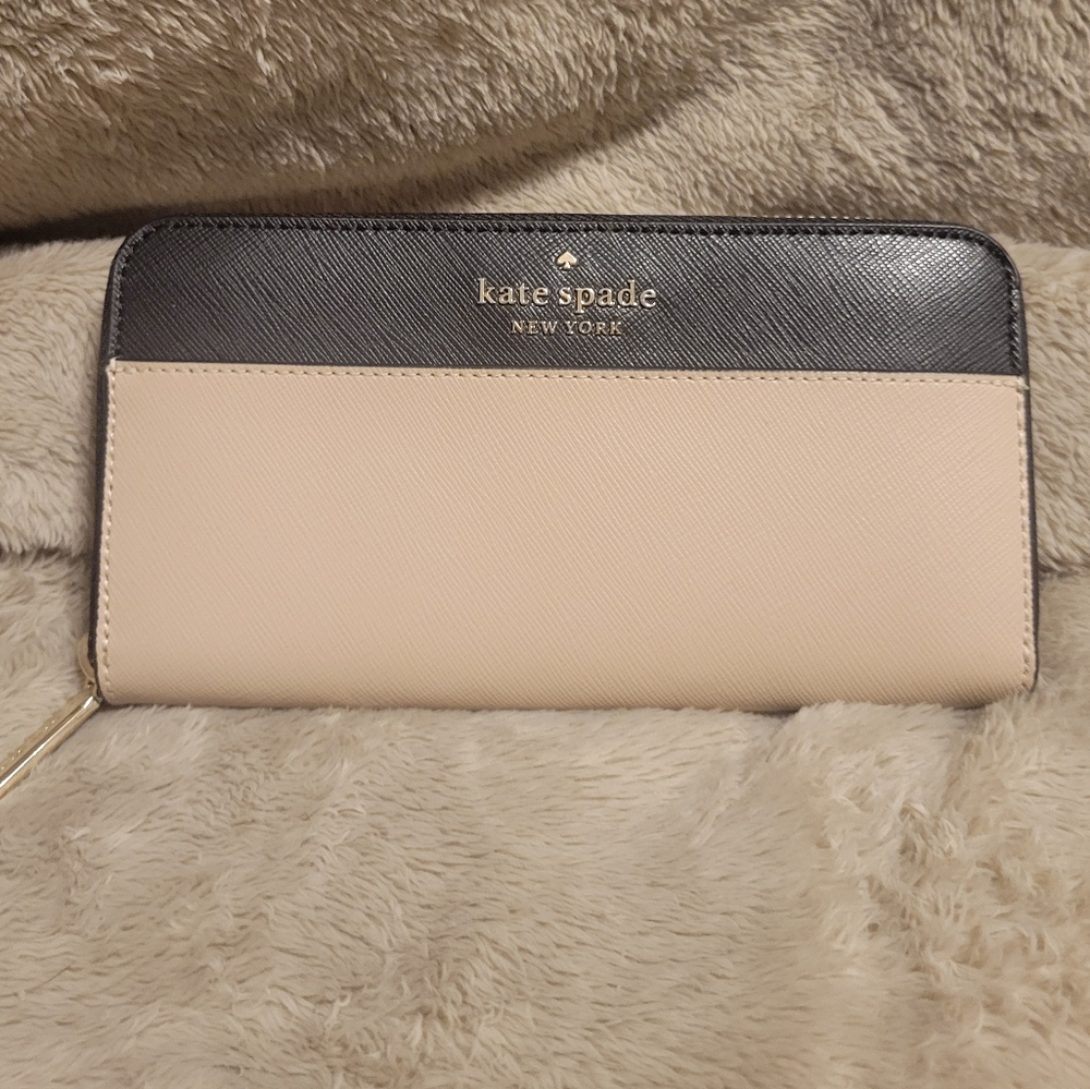 BNWT Kate Spade Black and Cream Wallet Sleek Design
